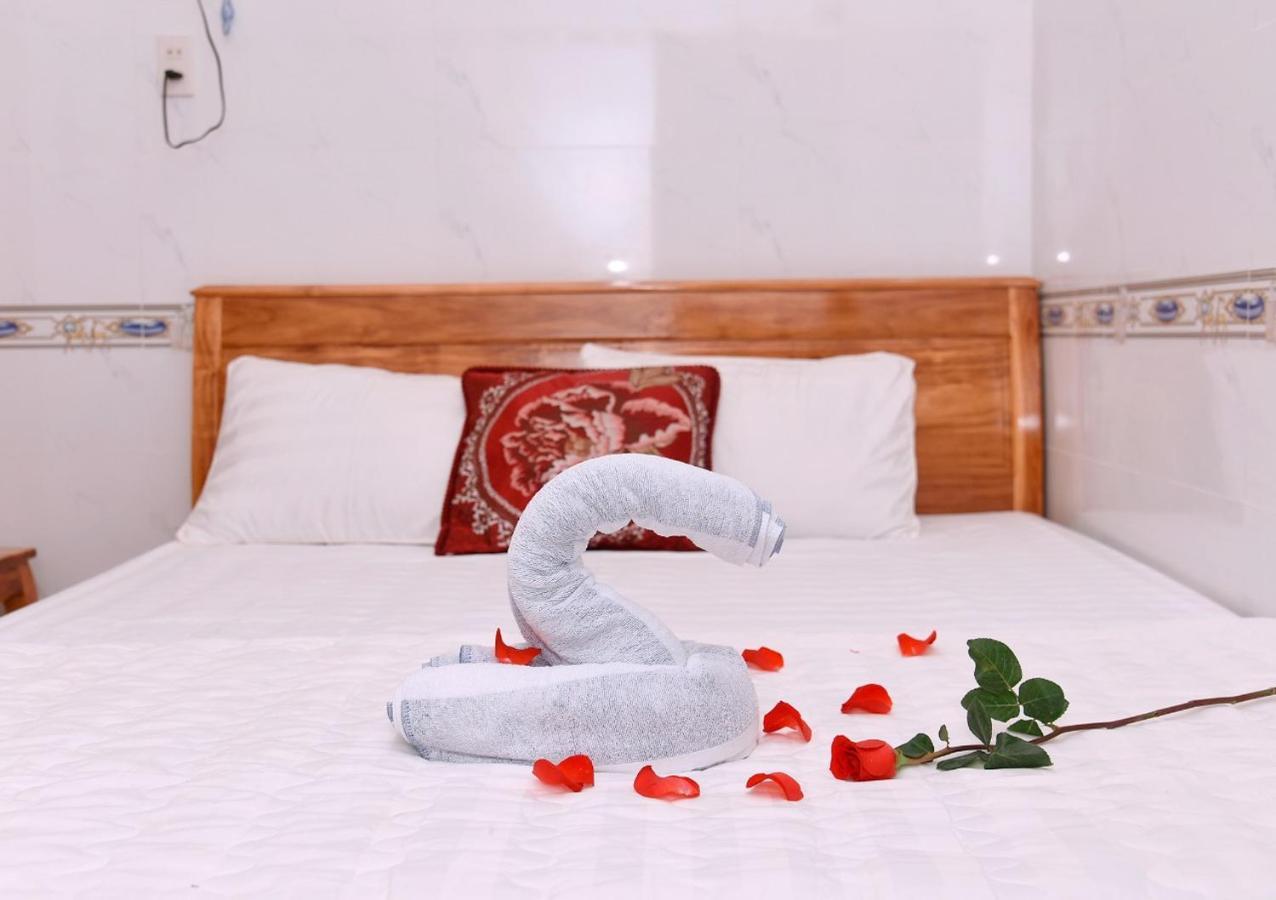 Nha Nghi Hoa Muoi Gio Hotel Tan Tao Buitenkant foto